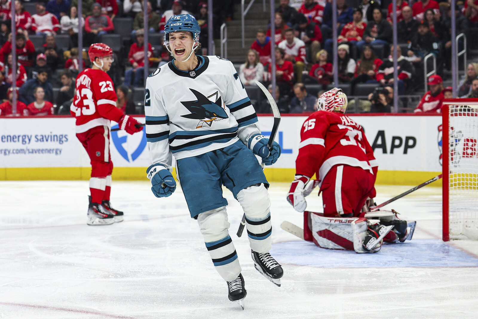 William Eklund Extends Contract with San Jose Sharks
