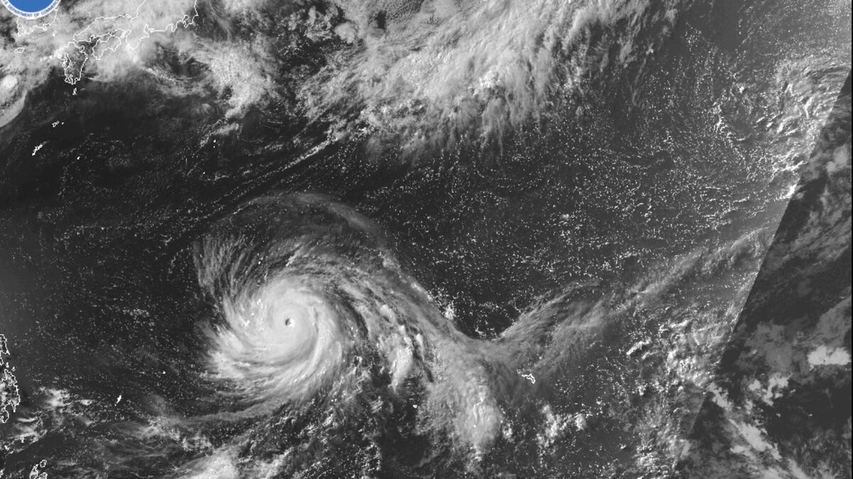 Typhoon Bavi approaches Taiwan with