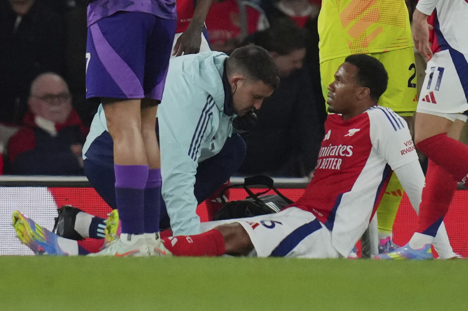 Arsenal's Gabriel Out for Season After Thigh Injury