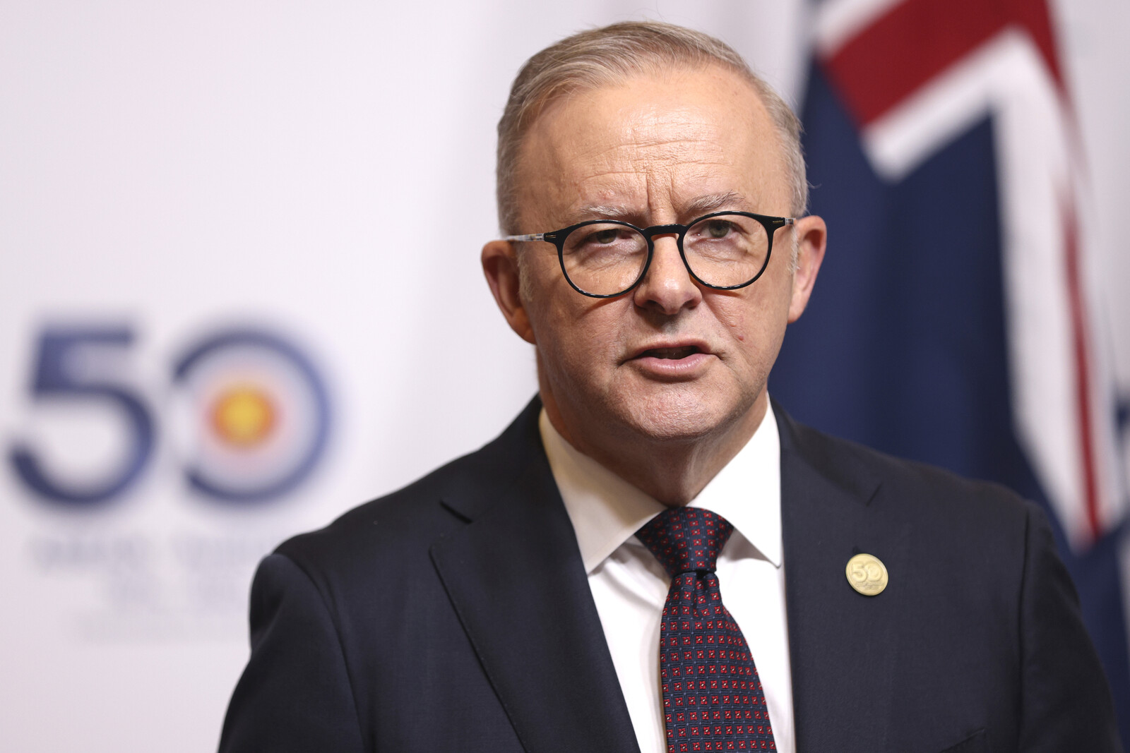 Australia promises age limit for social media