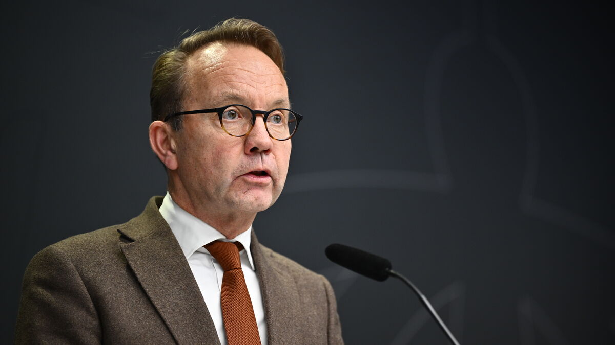 Minister for Social Services summons head of the National Board of Health and Welfare