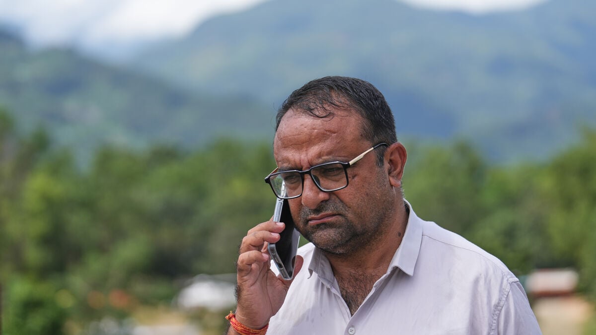 Principal Saves 900 Children from Mudslide After Evacuating School