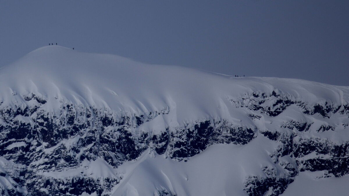 Woman buried for up to ten minutes after avalanche at Kebnekaise