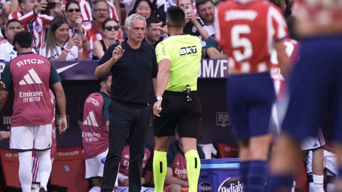Mourinho blames refereeing committee after