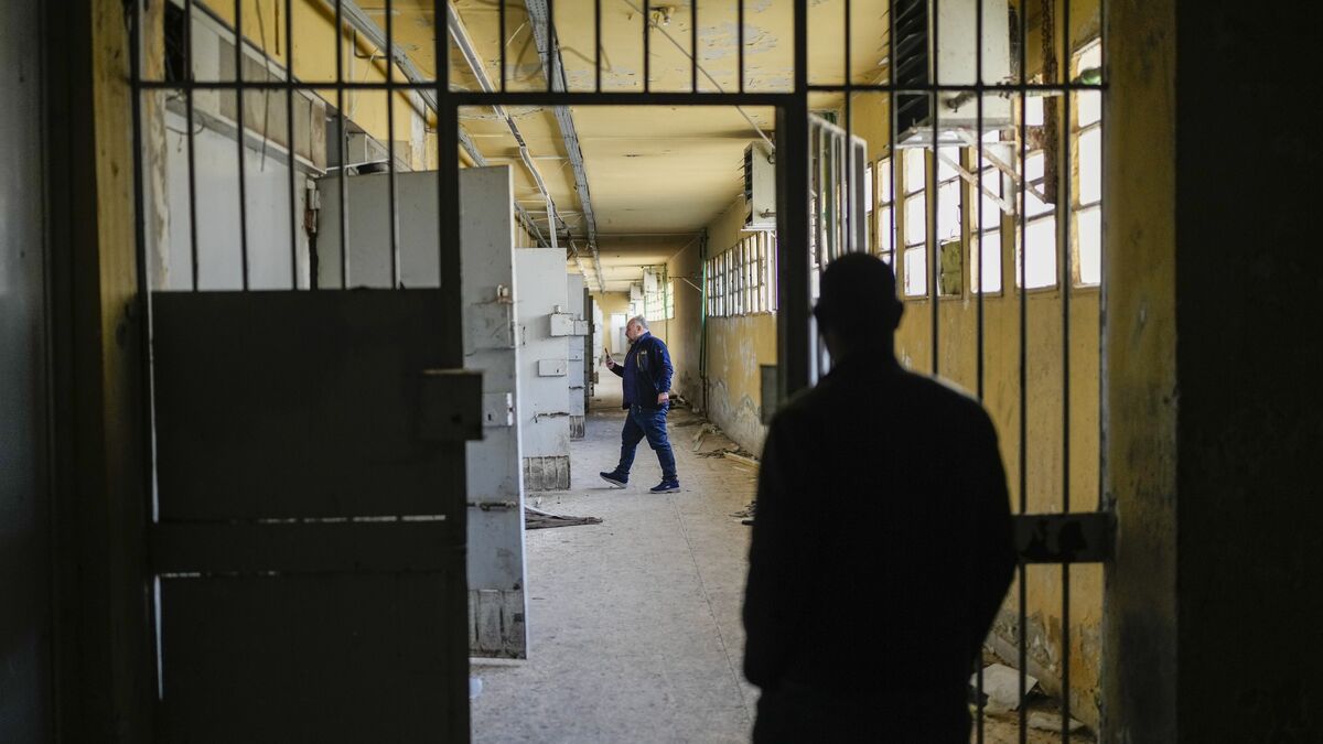 10,000 leaked photos show Assad