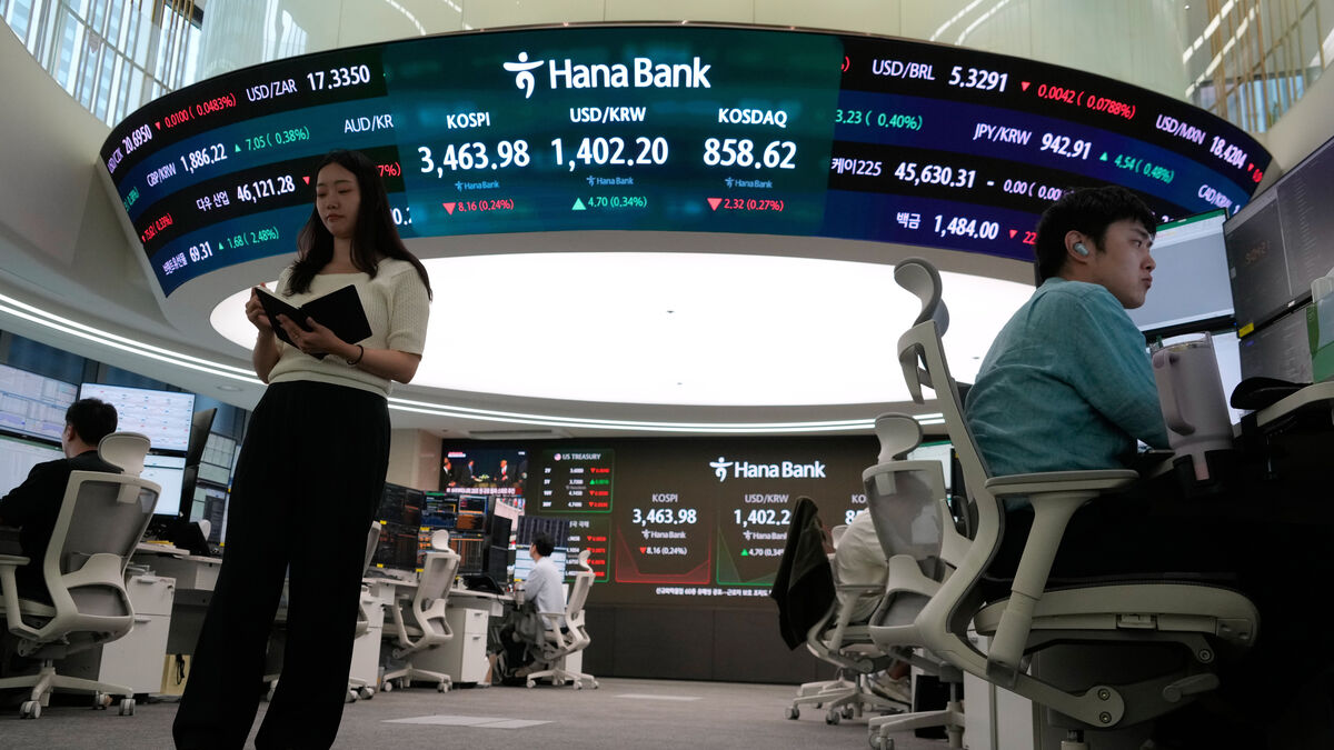 Asian Stock Markets Mostly Rise in Early Wednesday Trading