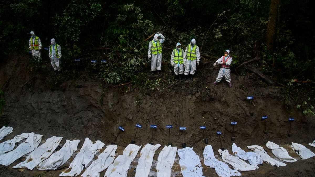 Death toll rises after giant Himalayan landslide as search efforts continue