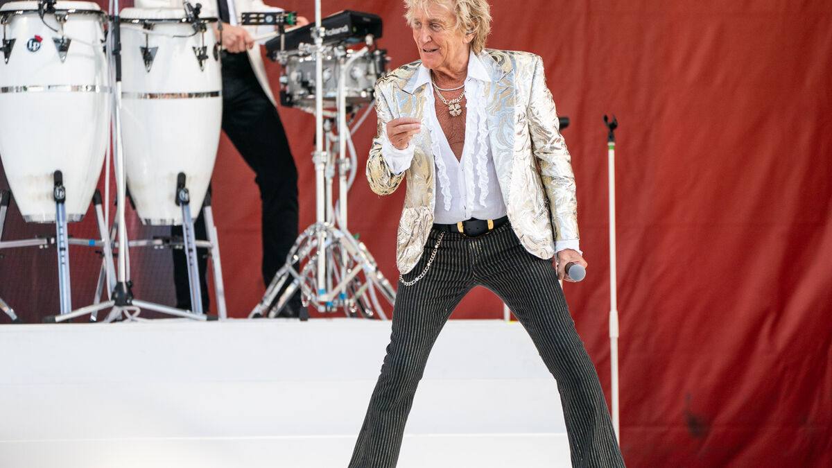 Rod Stewart cancels farewell tour concerts after heart procedure