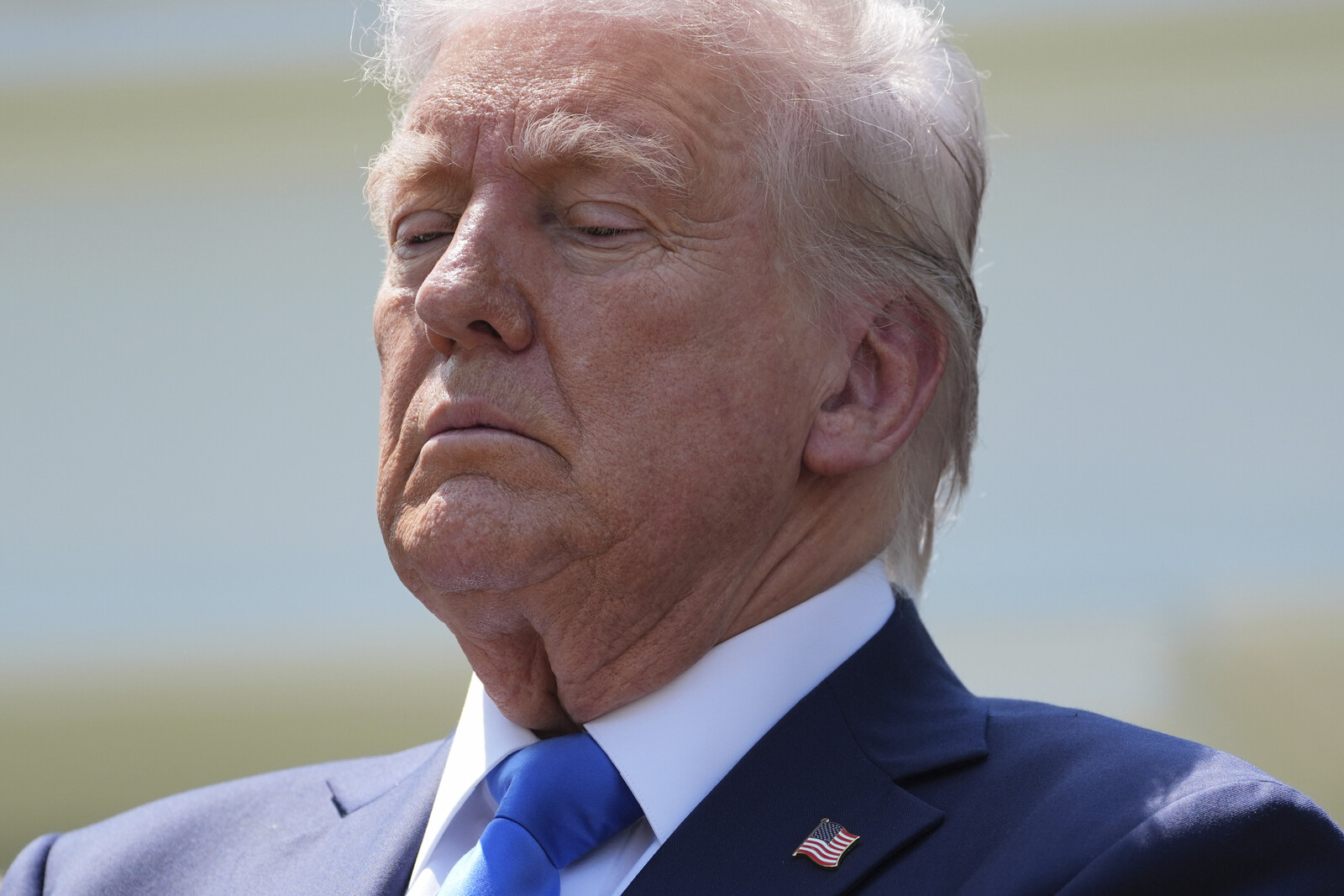 Trump Warns of Sanctions for Buying Oil from Iran