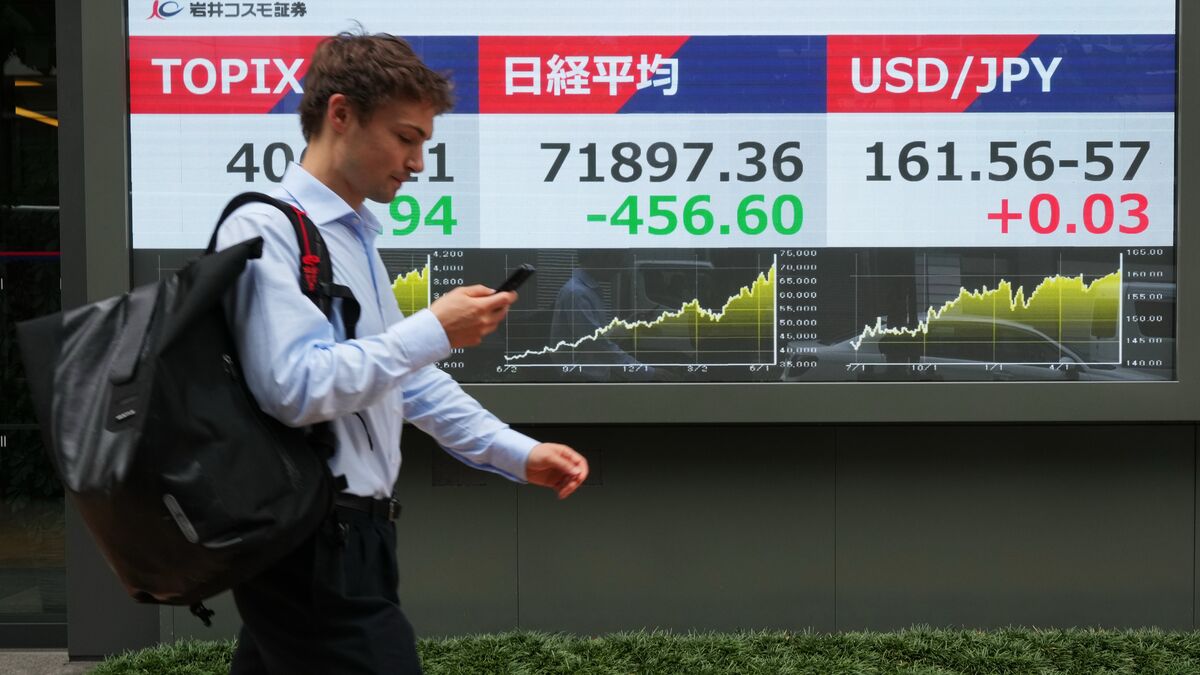 Asian stock markets plunge, trading halt in Seoul