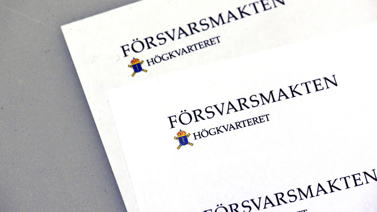 Stole from Swedish NATO officer, tried to sell to Russia