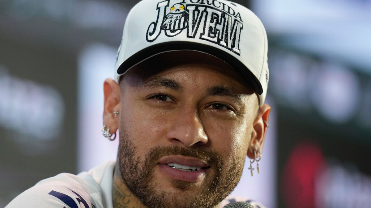 Neymar has undergone surgery for knee injury