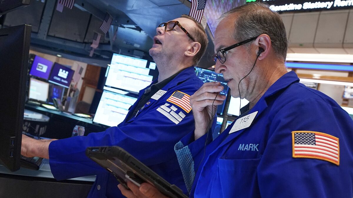 US stock market in red as indices fell at close