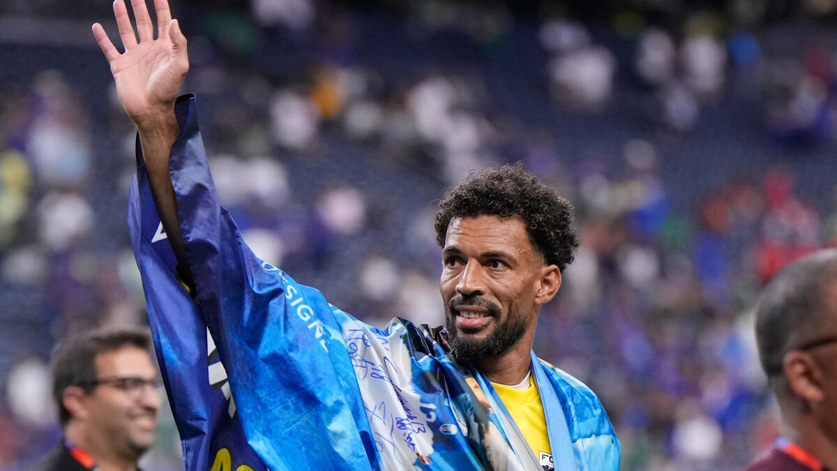 World Cup star Vozinha signs for Chile’s Colo Colo