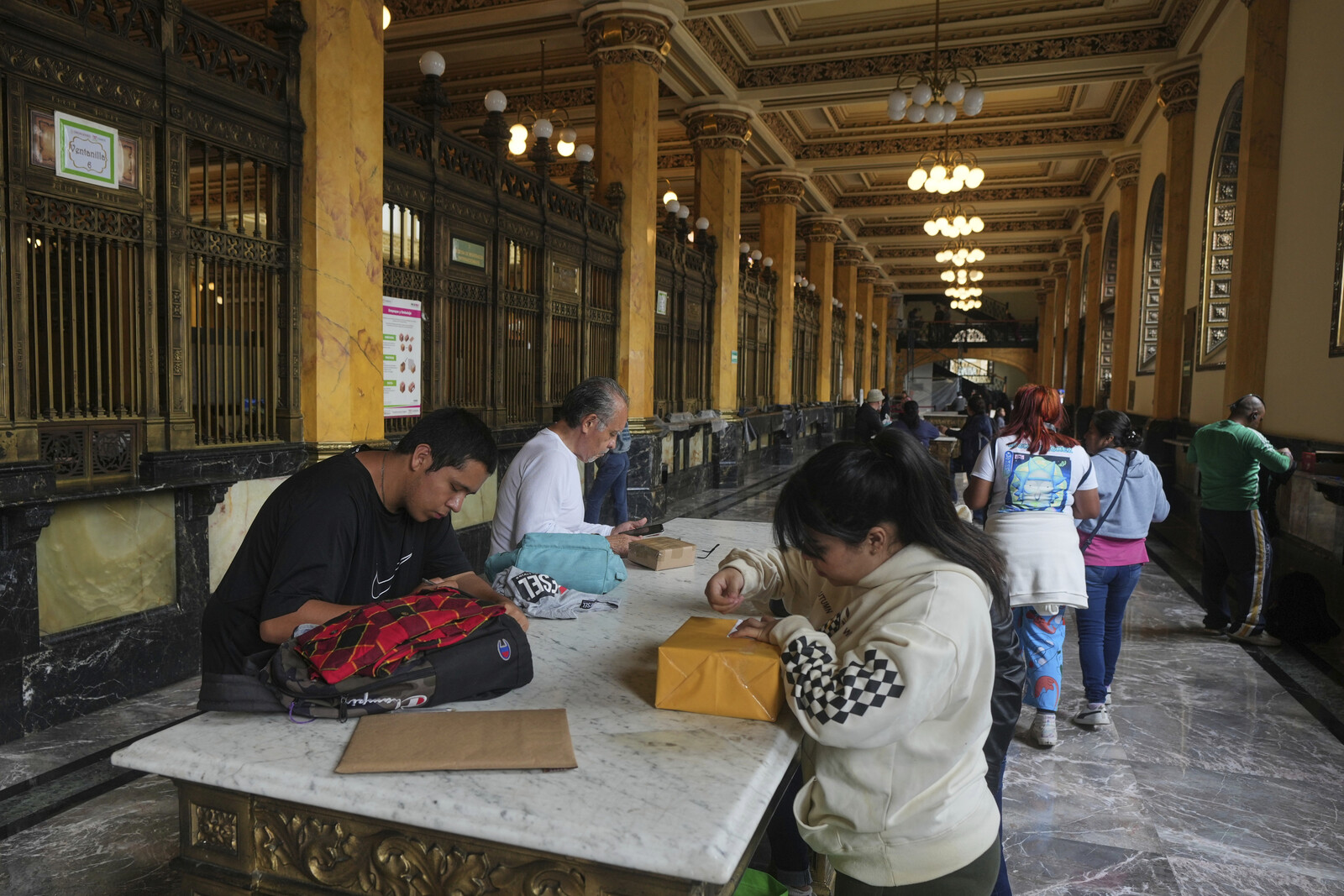 Mexico Halts Parcel Deliveries to