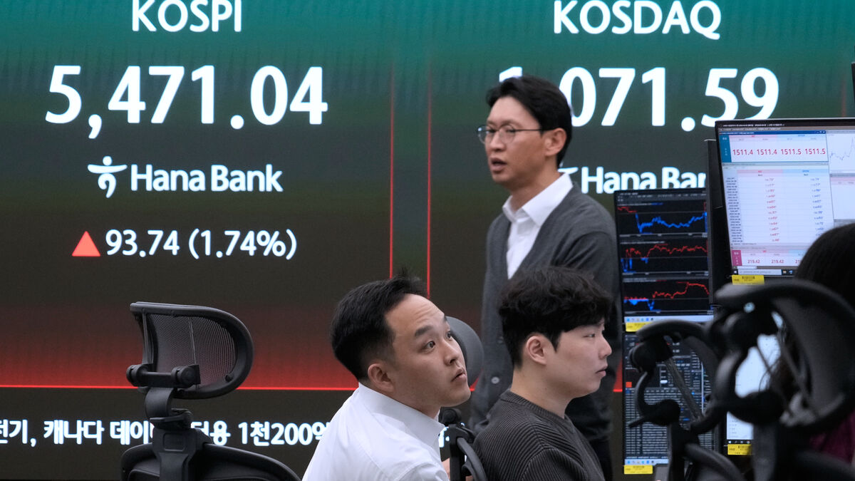Asian stock markets start trading week on a high note