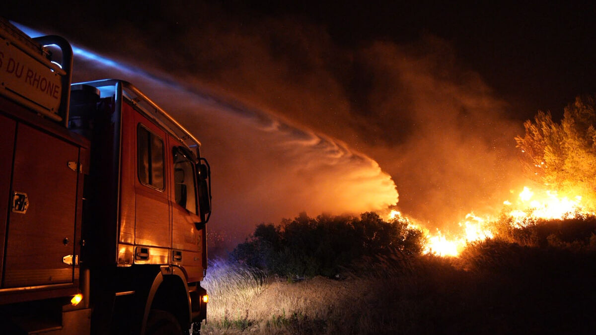 Sweden sends two firefighting planes to help battle forest fires in France
