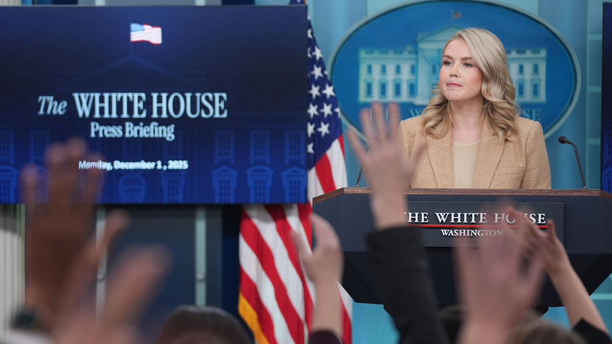 White House defends double boat