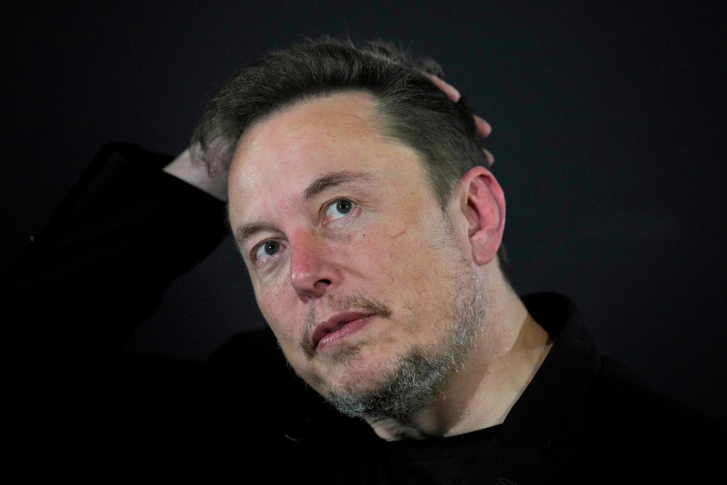 Elon Musk threatens to ban iPhones for employees | Sweden Herald