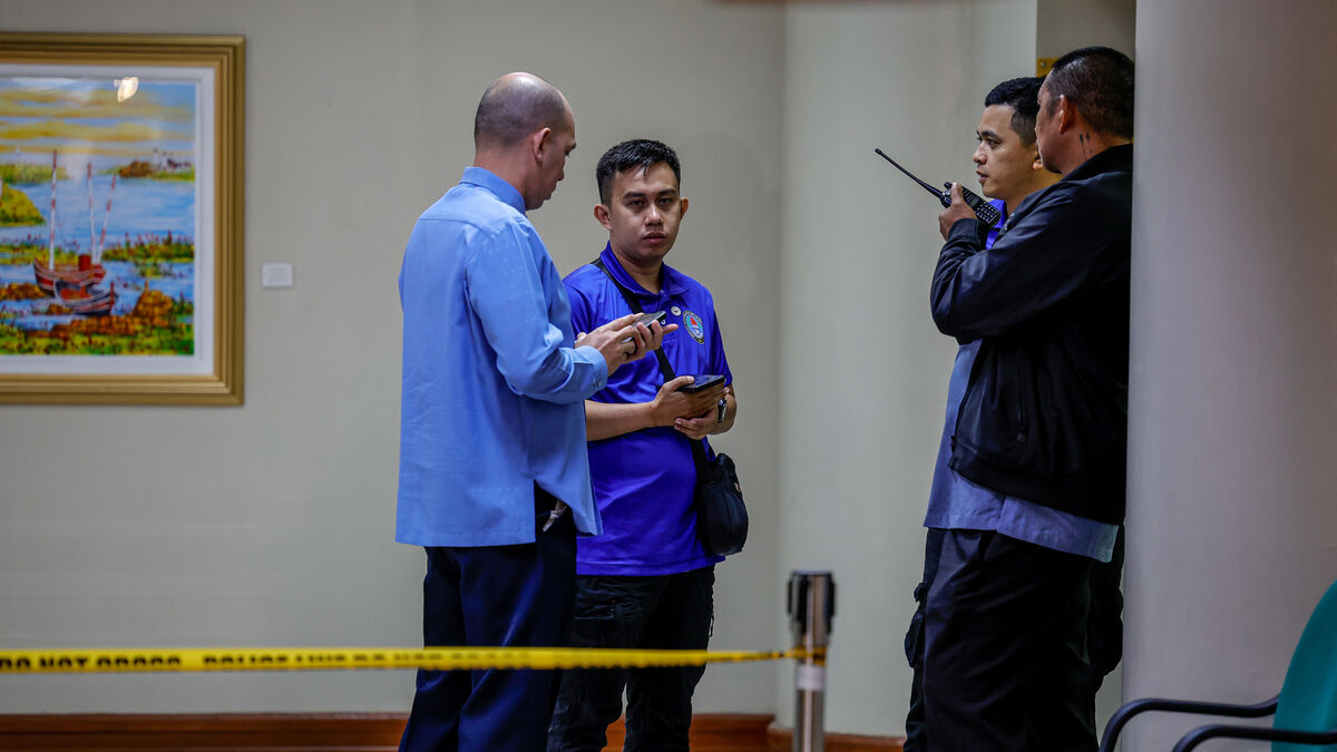 Wanted parliamentarian and former police chief Ronald dela Rosa on the run after shooting at Manila parliament