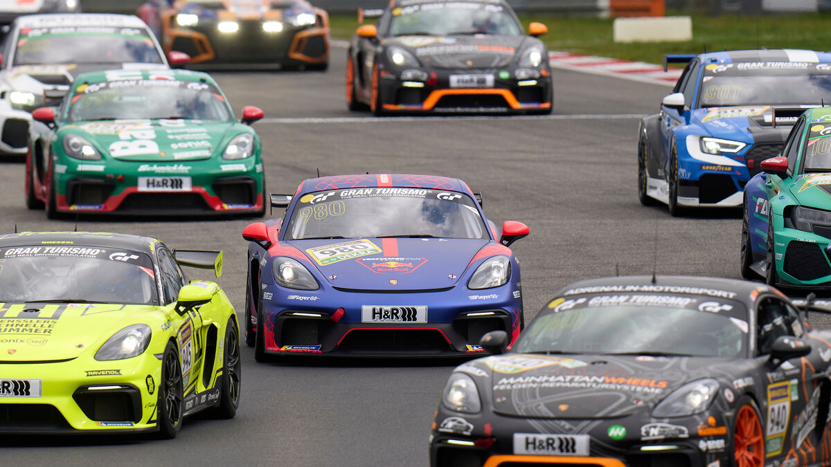 Mass crash at the Nürburgring during ADAC 24-hour qualifying - one dead