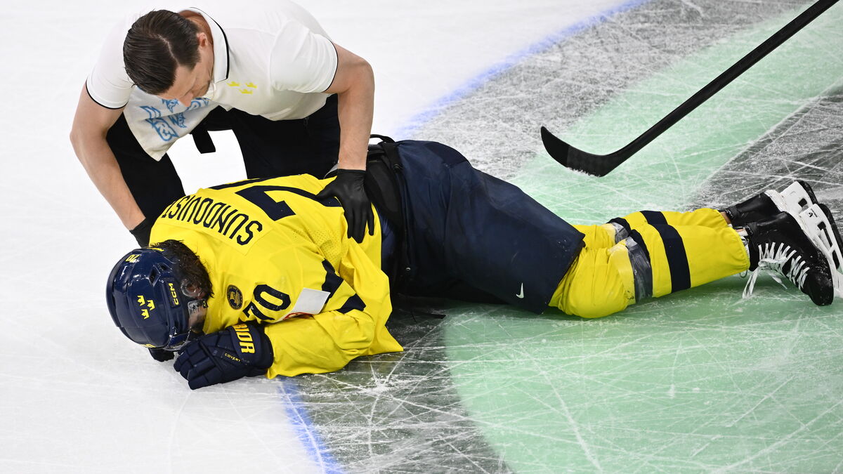 Sundqvist in wheelchair after hit, assistant captain Jörgen Jönsson calls it terrible
