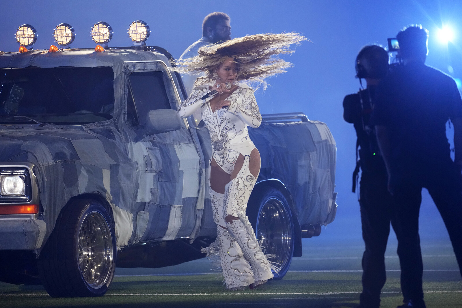 beyonc-stole-the-show-from-football-sweden-herald