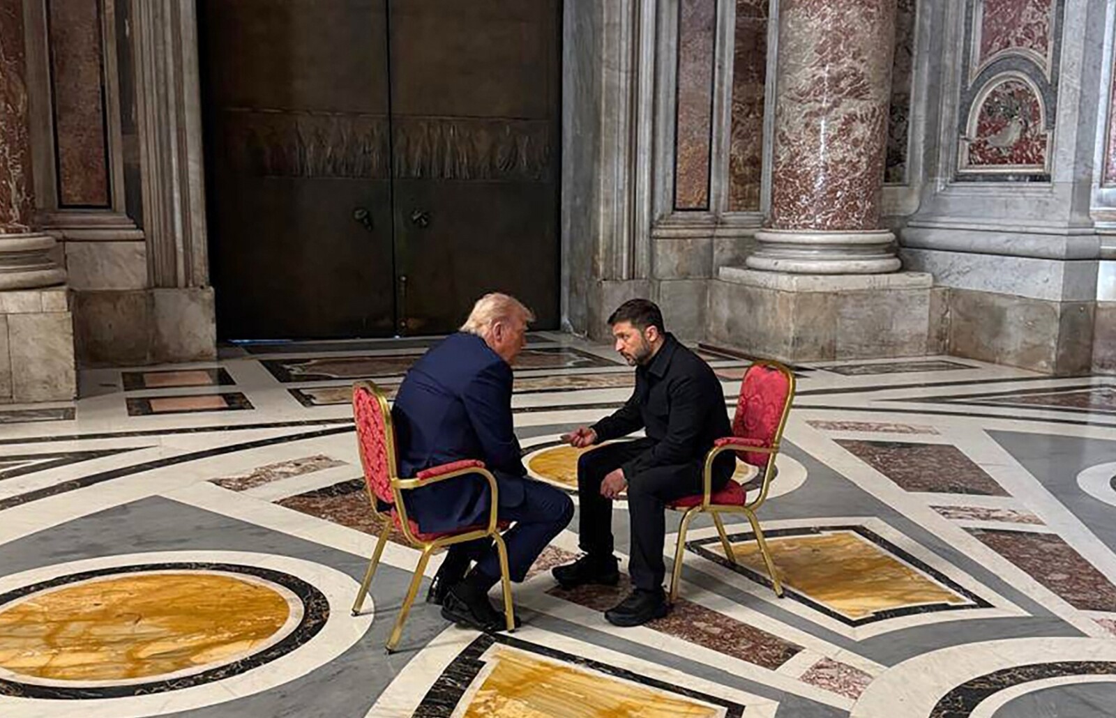 Zelenskyj Counters Trump's Peace Plan with Proposal in Rome