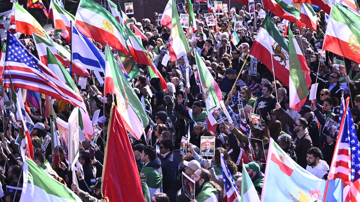 They demonstrate ahead of exiled prince Reza Pahlavi's visit