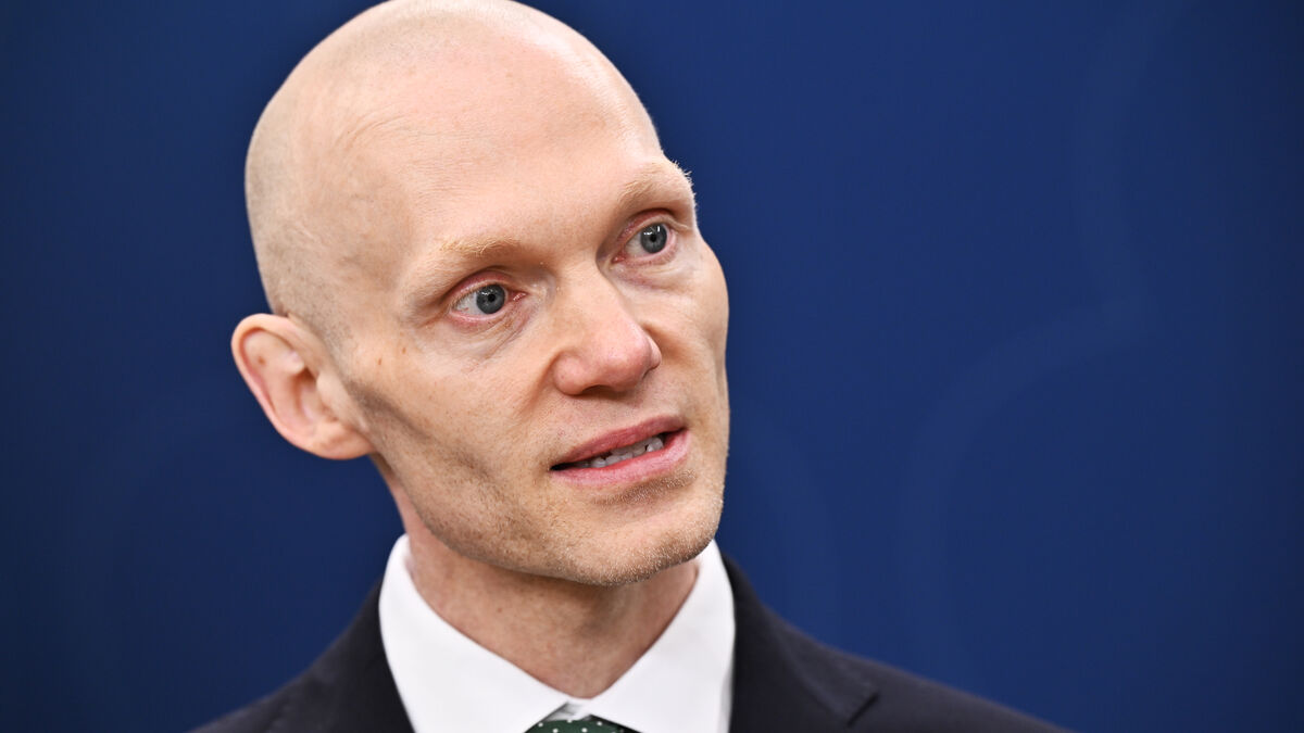 Minister warns of increased uncertainty in the financial system