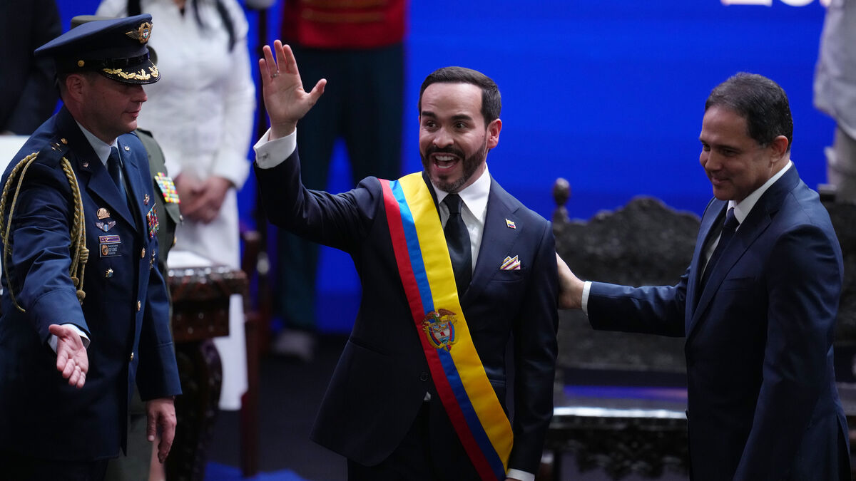 Abelardo de la Espriella sworn in as Colombia’s new president in Cali