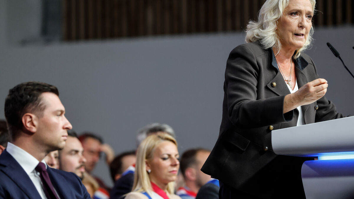 Marine Le Pen leads new