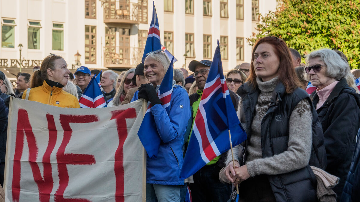 Iceland opens polls in advisory referendum on resuming EU talks