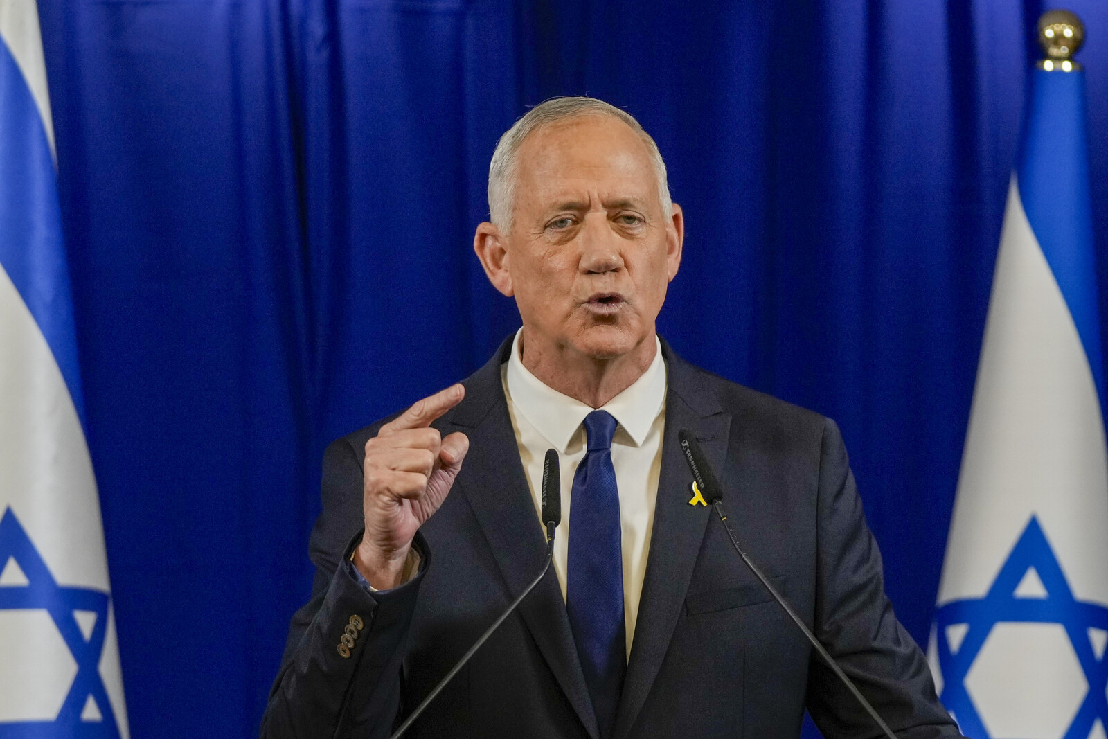 Gantz Urges Netanyahu to Form New Coalition for Hostage Release