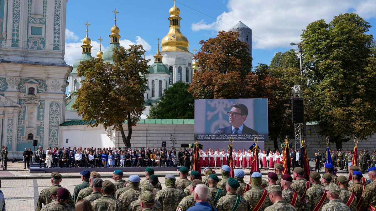 Russian attacks kill at least 3 as Ukraine marks Independence Day with European leaders in Kyiv