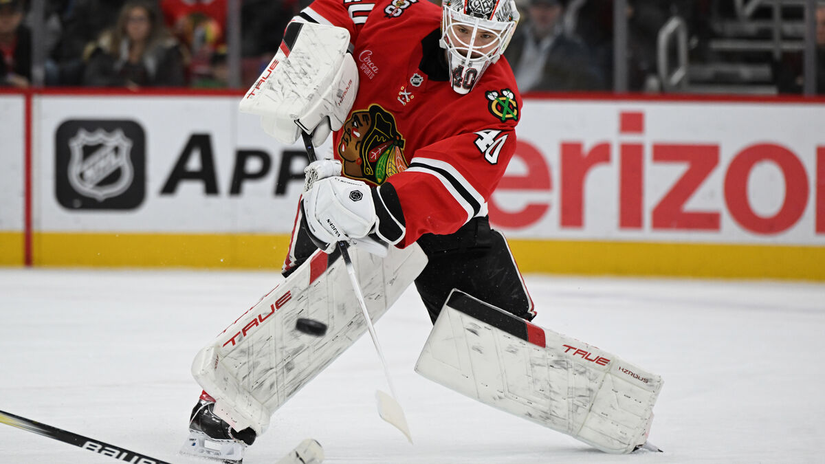 Arvid Söderblom records first NHL shutout in 4-0 win for Chicago Blackhawks