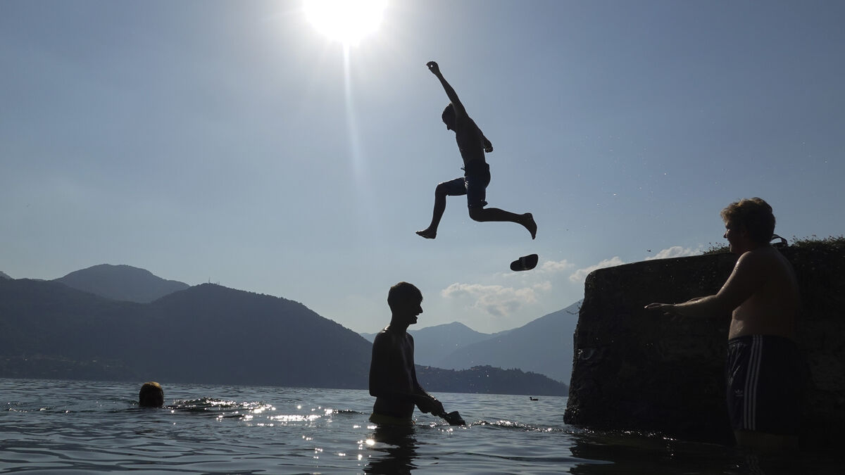 Italian tourist hotspot Varenna imposes