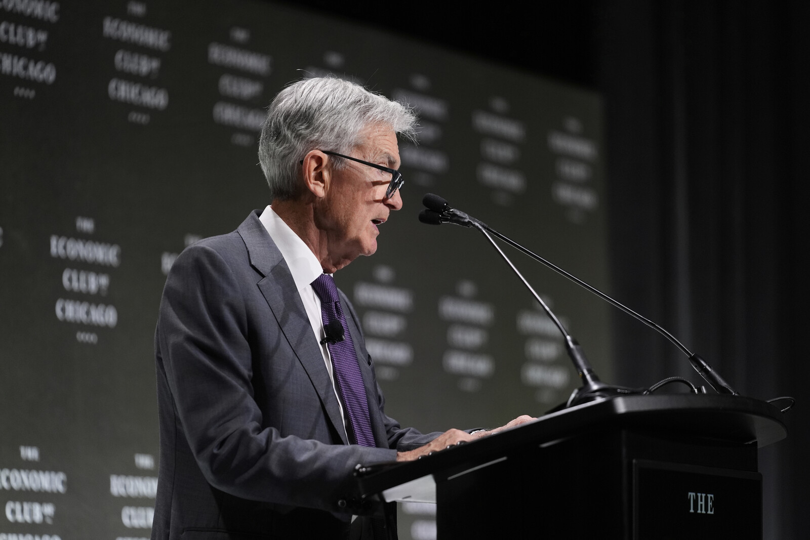 Fed Keeps Interest Rate Unchanged Despite Trump's Criticism