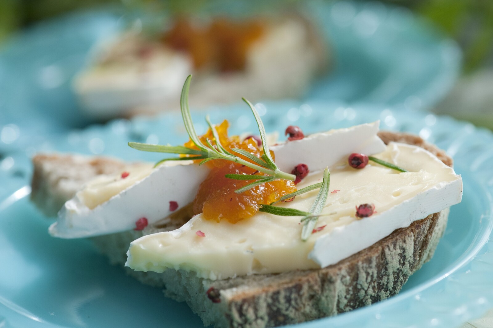Sweden Recalls Mon Ami Cheese Amid Listeria Concerns