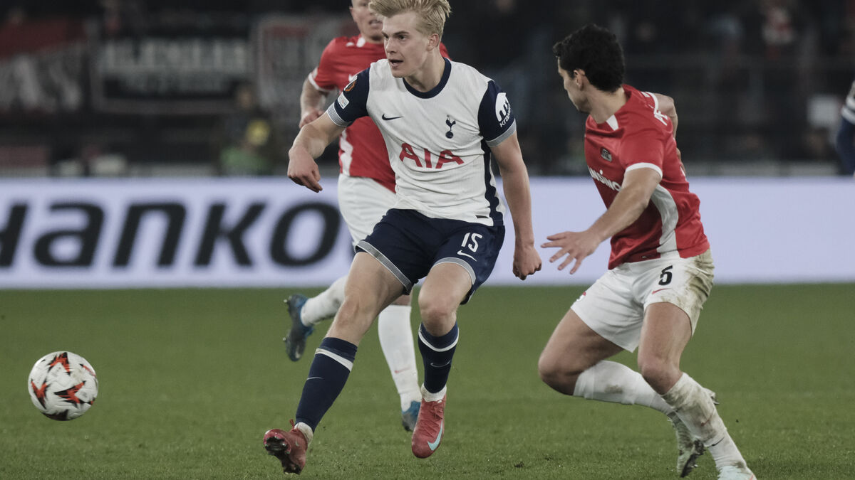 Tottenham coach softens stance on Lucas Bergvall future