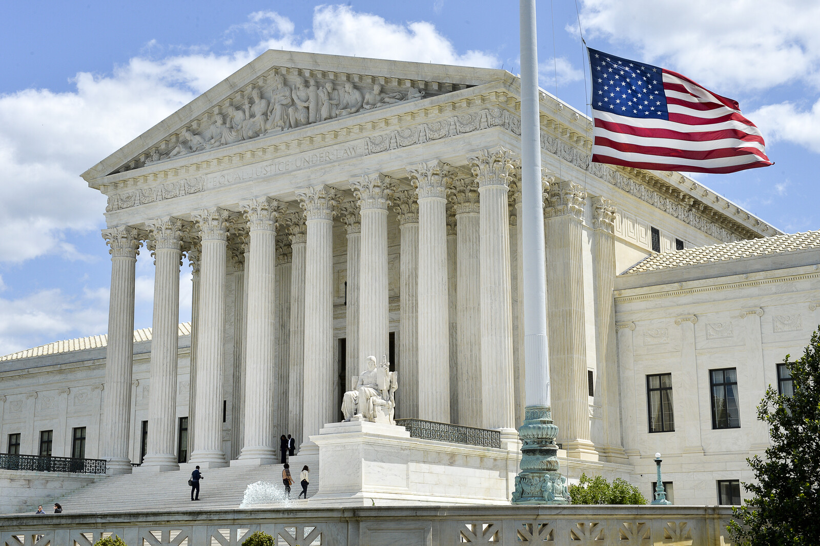US Supreme Court Allows Ban on Transgender Military Service