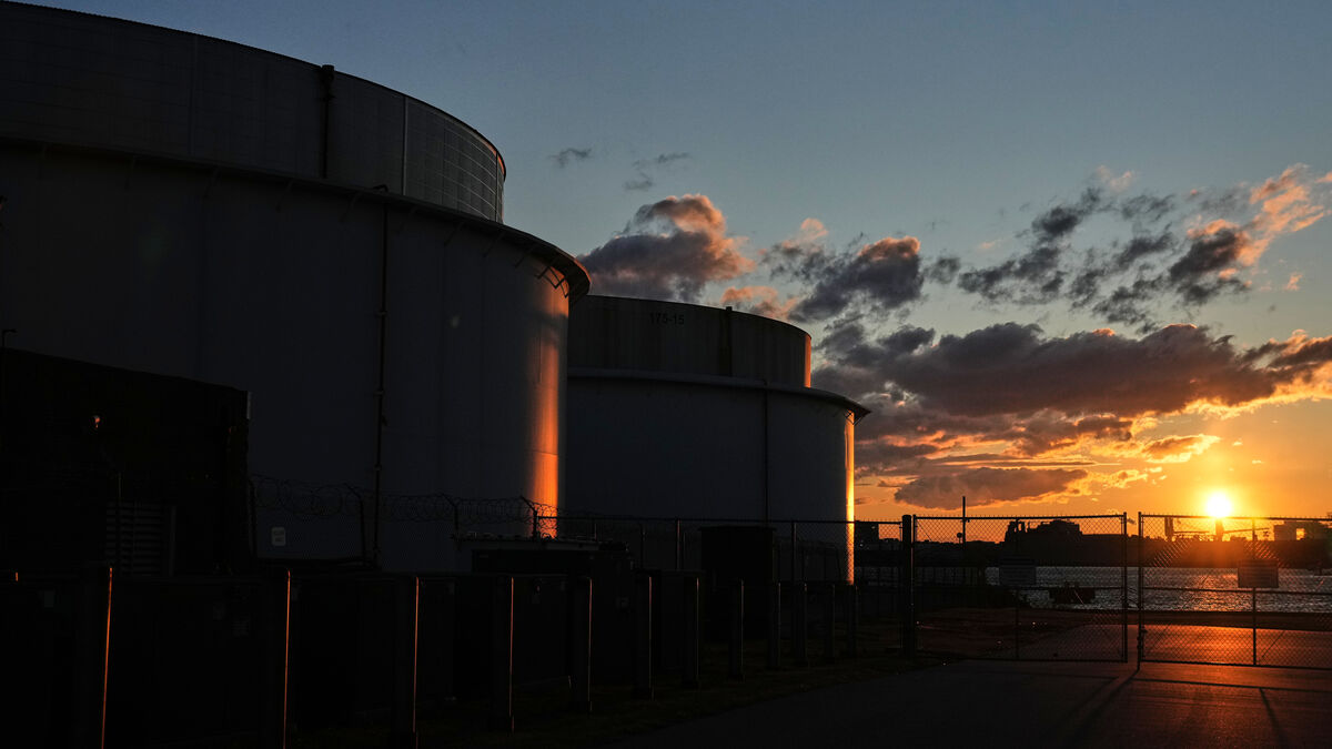 WTI oil plunges despite new US attacks on Iran