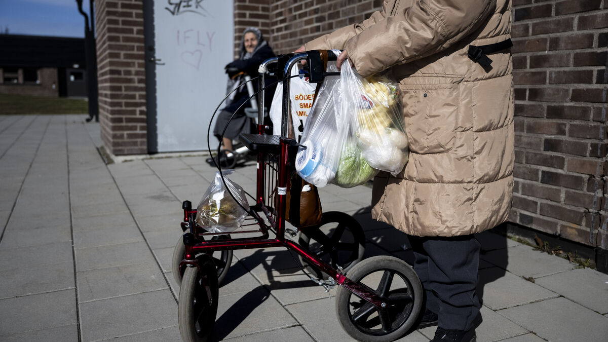 Proportion of people aged 80 and over receiving home care is decreasing