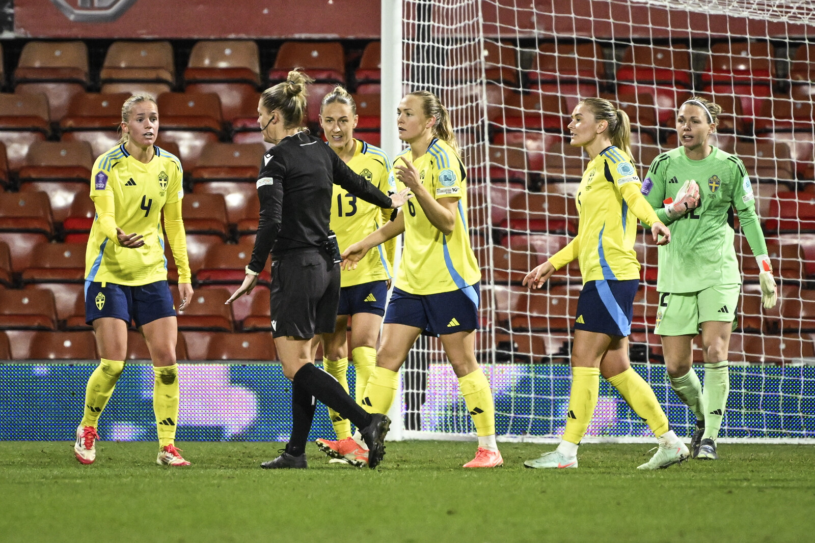 

Swedish referee criticism – point