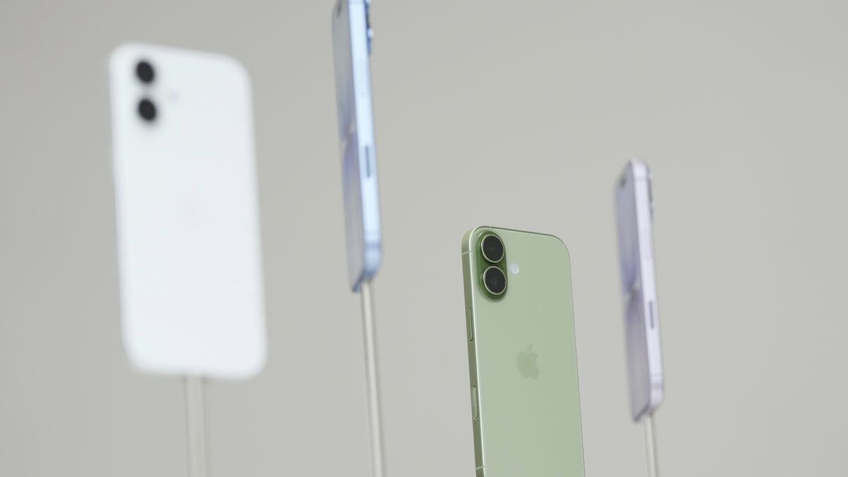 Apple Stock Hits Record High Boosting Wall Street Indexes