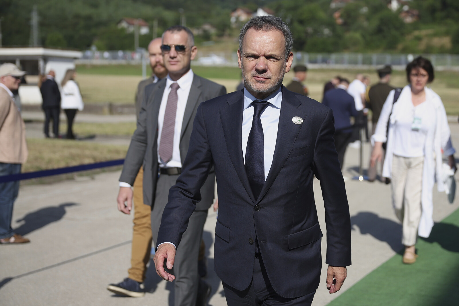 Dutch Foreign Minister Resigns Over