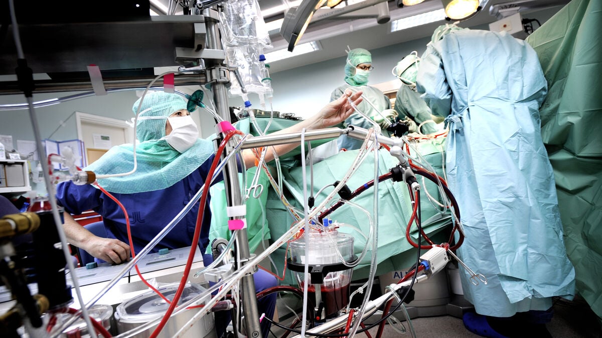 Wrong medication given to two patients at Karolinska, hearts failed to start after surgery