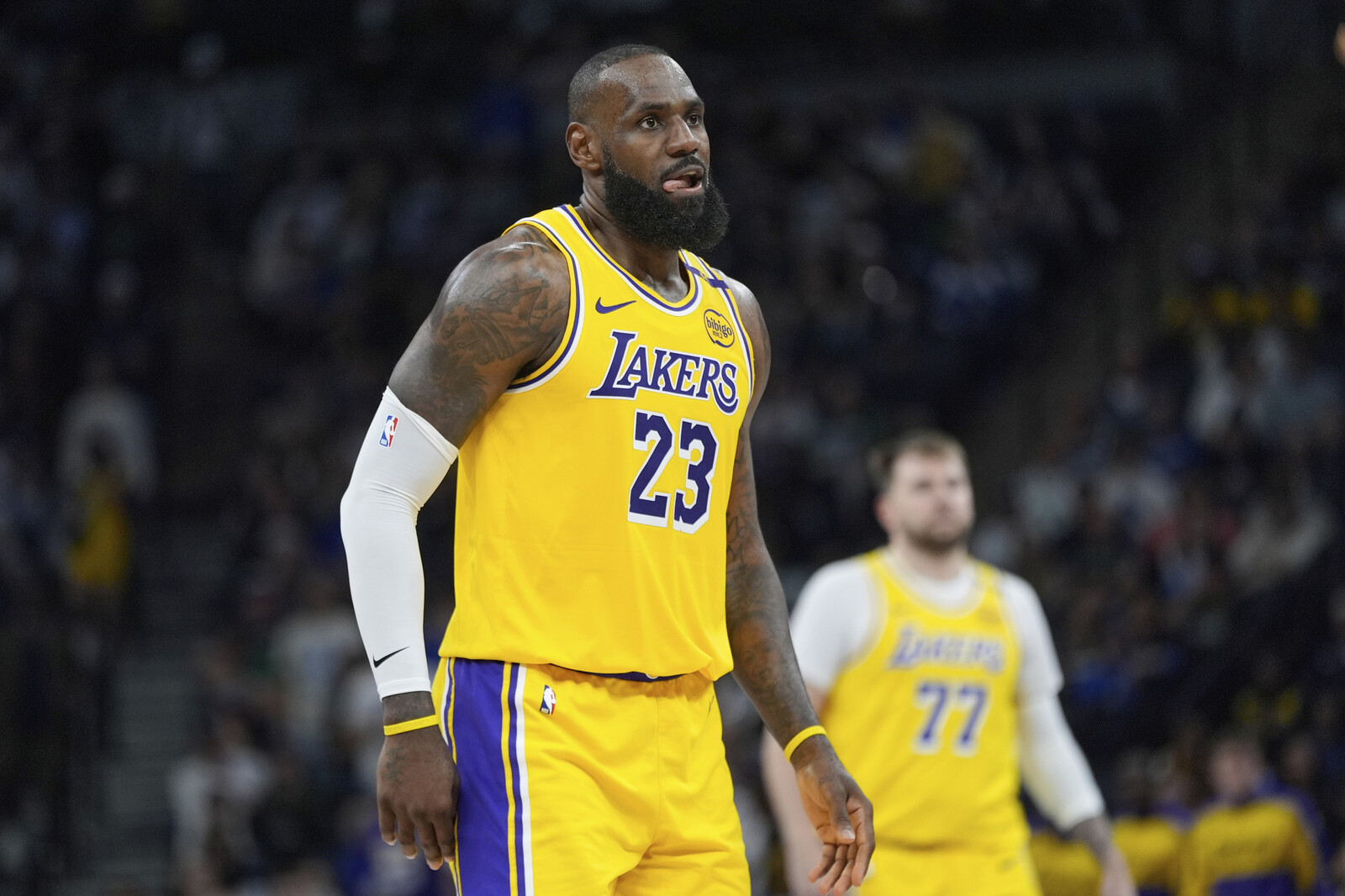 LeBron James Writes for China's People's Daily Amid NBA Promotion