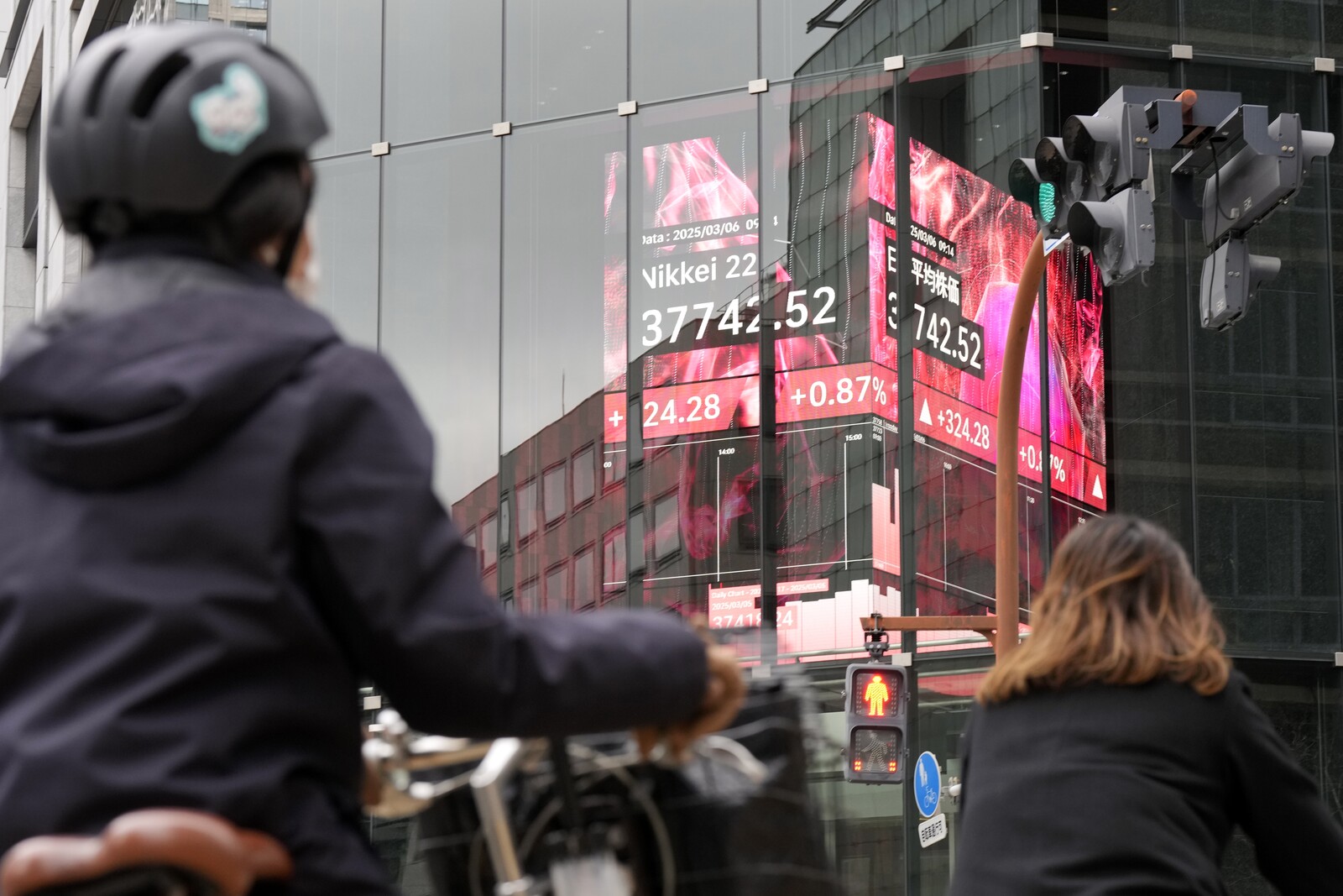 Mixed on Asian Exchanges