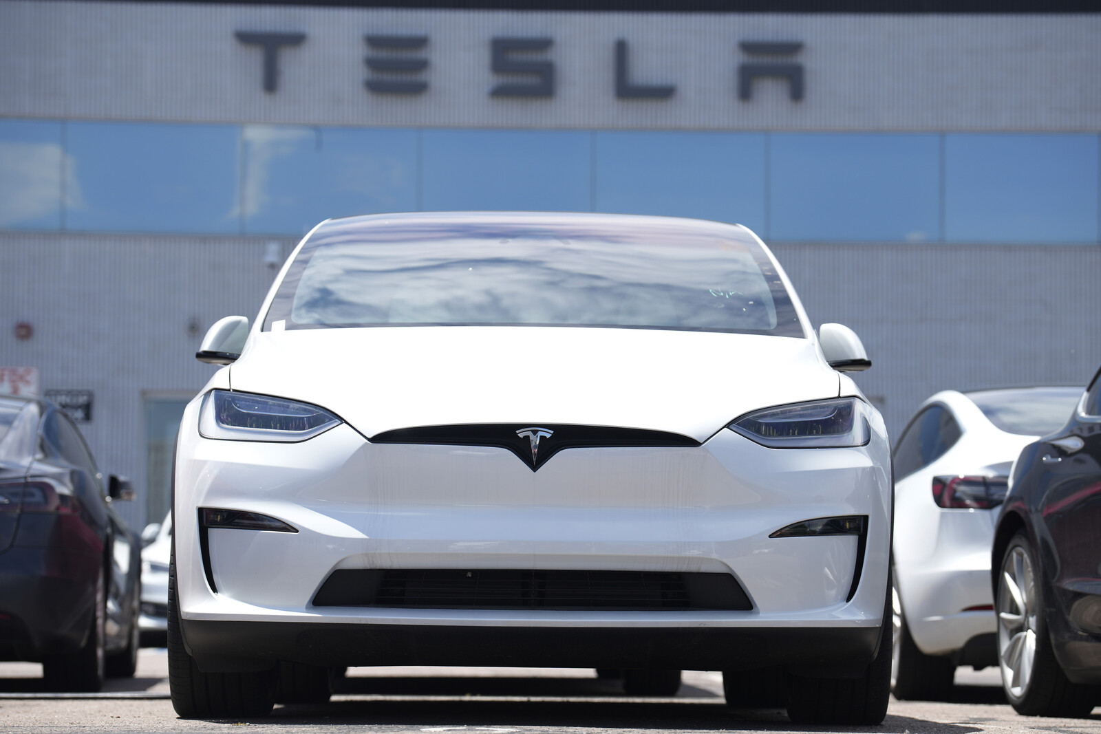 Tesla stops selling two car models in China